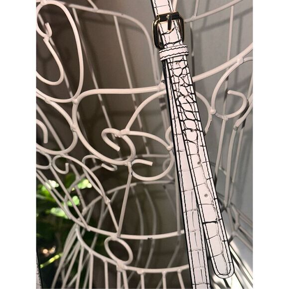 Calvin Klein White Crocodile leather hand bag   Handbag features white “crocodil - Picture 4 of 10